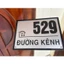 Bảng số nhà alu bạc xước chữ đen, số NHÀ nổi