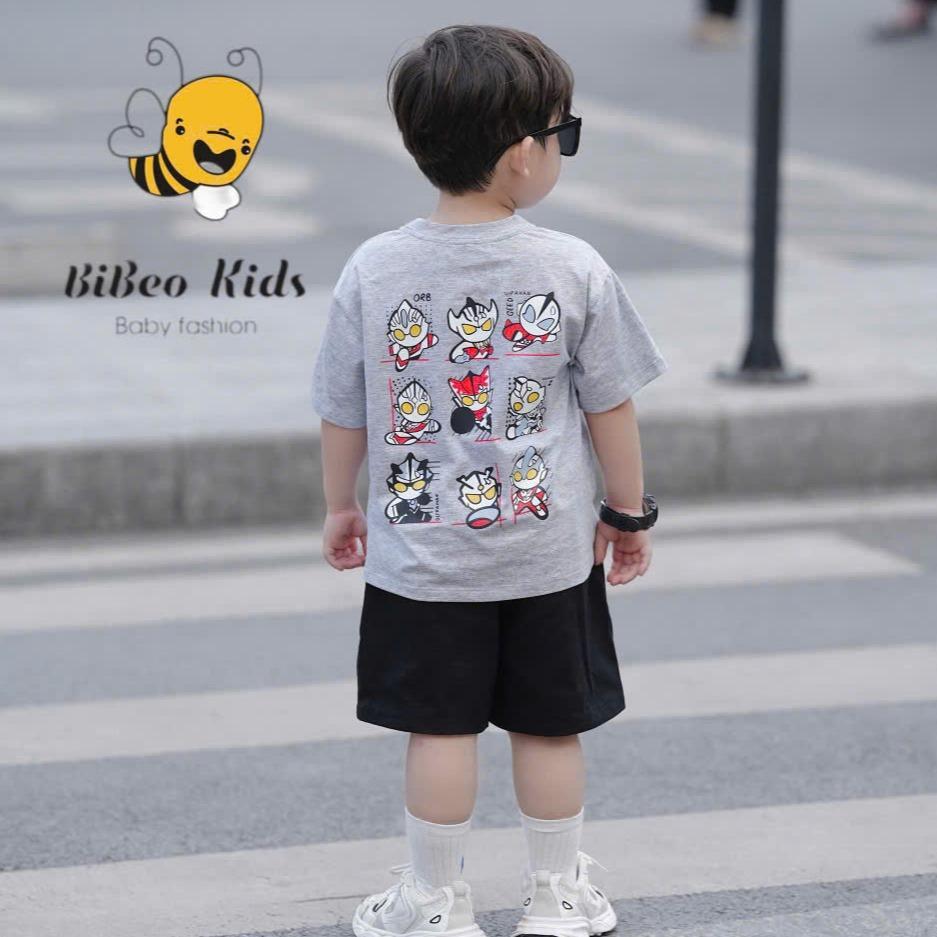 [BiBeo Kids] Set Bé Trai Siêu Nhân Điện Quang – Áo Cotton Xám, Quần Kaki Đen Cá Tính, Năng Động