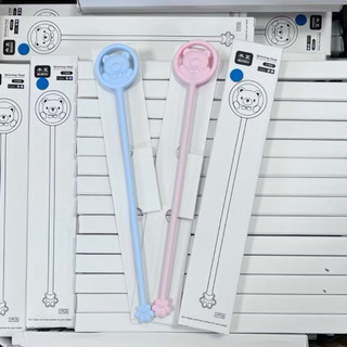 Que khuấy sữa silicone hình gấu cho bé, đổi màu theo nhiệt độ nước