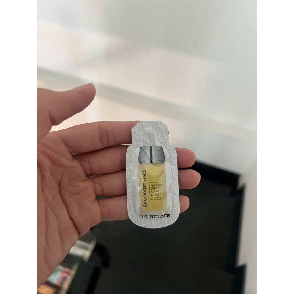 Gói dùng thử tinh chất keo ong tái tạo phục hồi da CNP Laboratory Propolis Energy Ampule 1ml