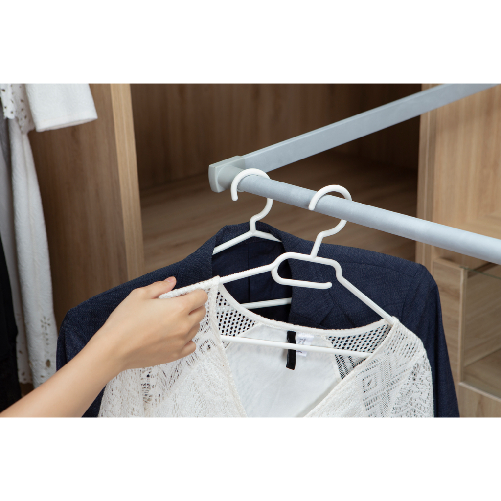 Móc áo đầm inochi không giòn dãy, thiết kế thông mình, bền đẹp, tiện ích