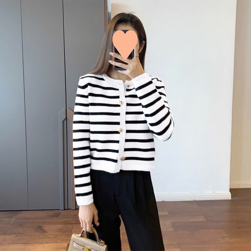 Áo Khoác Cardigan Sọc Trắng Local Brand Chất Len Mongtoghi Mềm Mịn.