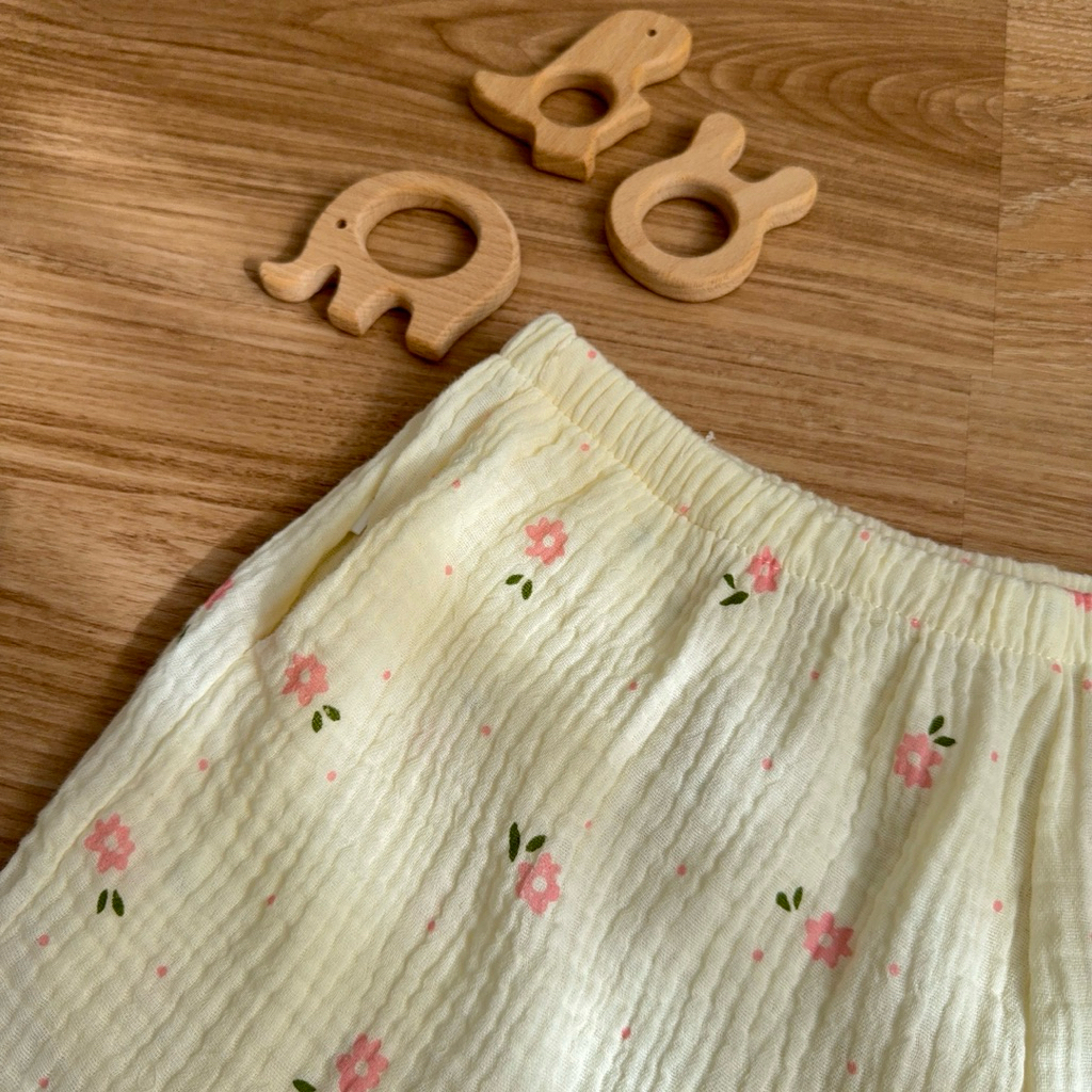 [Mẹ và bé] Set cổ sen, phối ren hoa chất xô muslin mềm mại, họa tiết hoa nhí dễ thương - Chu Chu Babi
