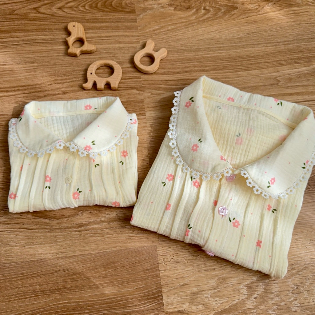 [Mẹ và bé] Set cổ sen, phối ren hoa chất xô muslin mềm mại, họa tiết hoa nhí dễ thương - Chu Chu Babi