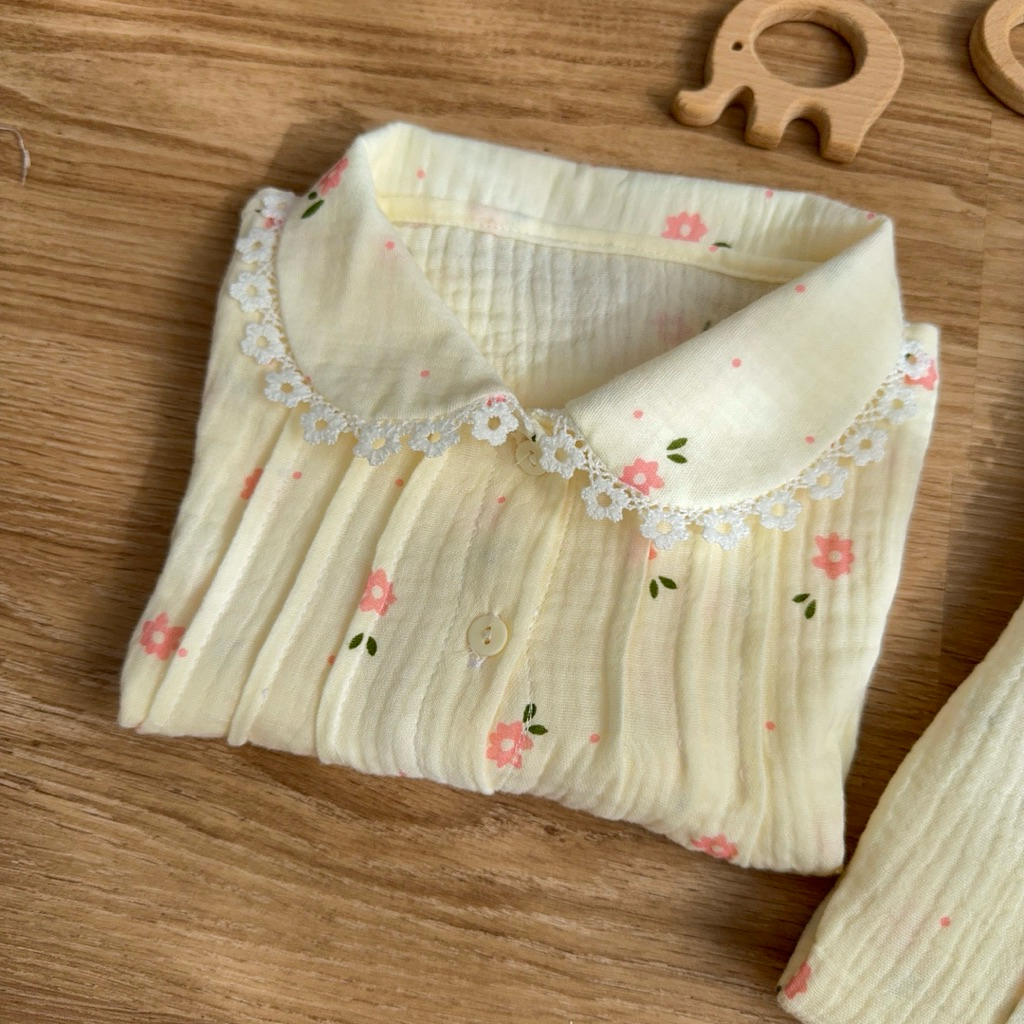 [Mẹ và bé] Set cổ sen, phối ren hoa chất xô muslin mềm mại, họa tiết hoa nhí dễ thương - Chu Chu Babi