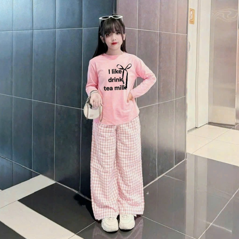 4-15 tuổi.Bộ thu đông dài tay bé gái in chữ đính nơ trước ngực quần ống xuông,chất vải tăm lạnh co giãn thoải mái.M40