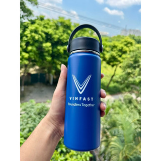 Bình nước quà tặng Vinfast 530ml giữ nhiệt nóng/lạnh có quai xách nhựa cao cấp, inox 304. Vinfast thermal bottle