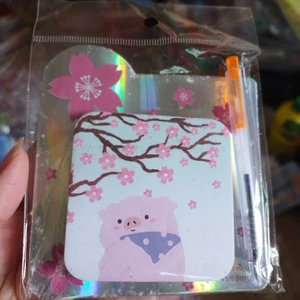 Combo 4 xấp giấy ghi chú kèm bút hình bé heo cute