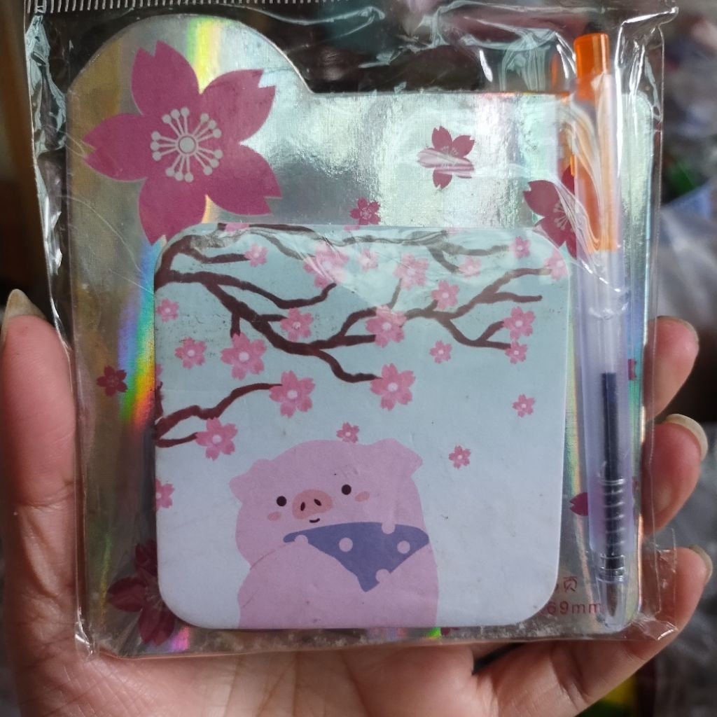 Combo 4 xấp giấy ghi chú kèm bút hình bé heo cute