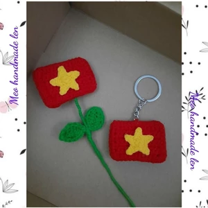 Móc khóa lá cờ Việt Nam, lá cờ Việt Nam gắn kính xe máy - handmade len - crochet - amigurumi
