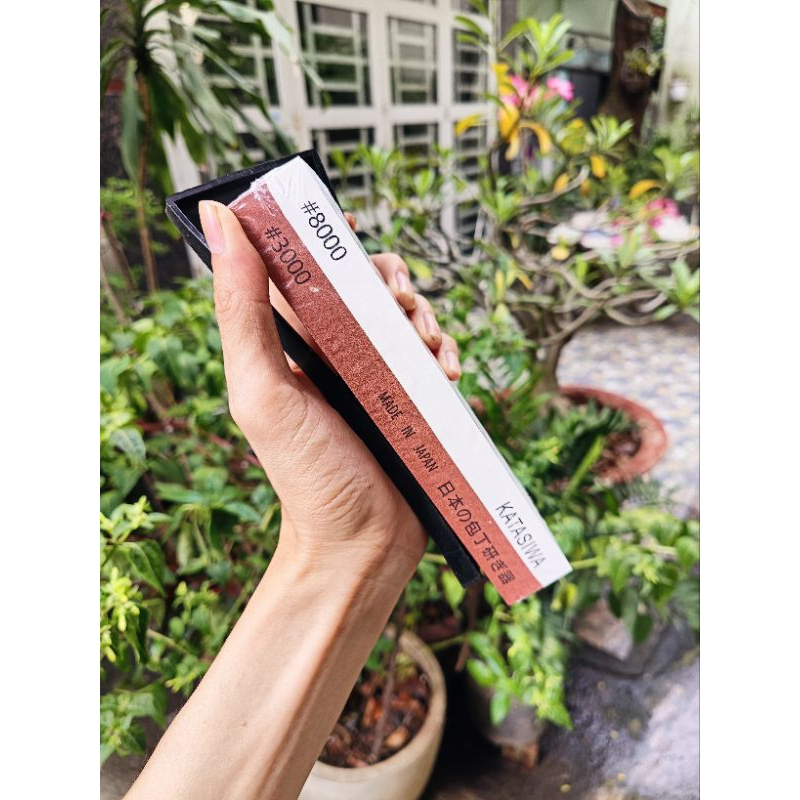 Đá mài dao 2 mặt siêu sắc hiệu KATASIWA độ mịn 3000-8000 grit-Kèm đế su, phù hợp cho mọi loại dao