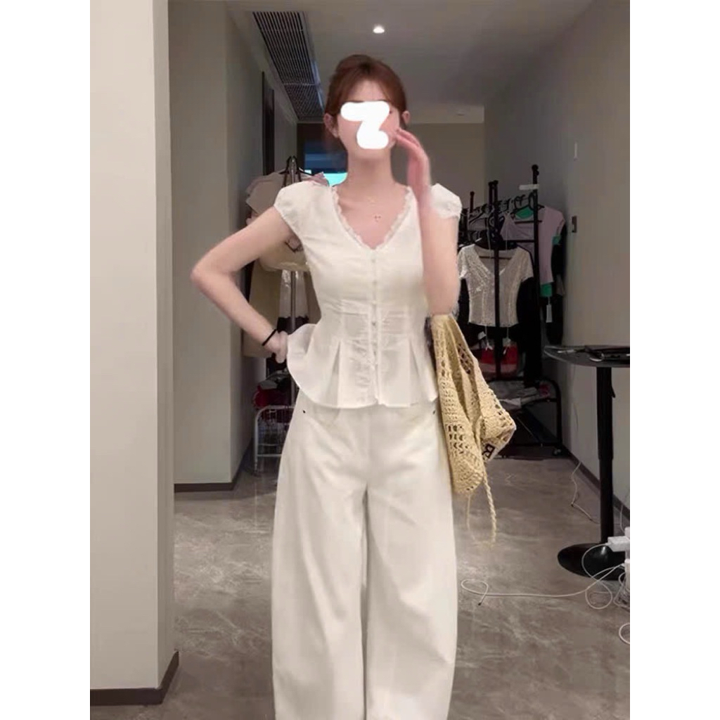 Áo sơ mi cổ V viền ren tay phồng dáng xoè chiết eo thanhhuyenclothings . áo sơ mi kiểu đơn giản phong cách hàn quốc