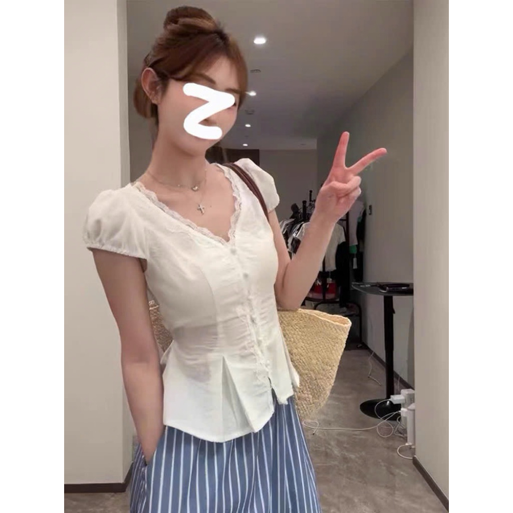 Áo sơ mi cổ V viền ren tay phồng dáng xoè chiết eo thanhhuyenclothings . áo sơ mi kiểu đơn giản phong cách hàn quốc