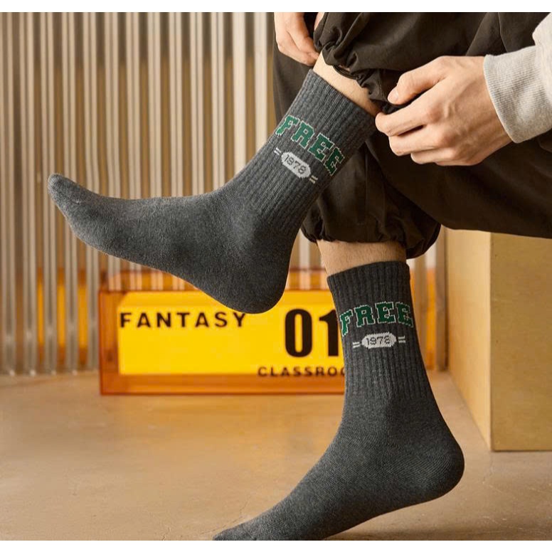 Vớ Tất Unisex chữ A 02 cổ cao phong cách thể thao, năng động.