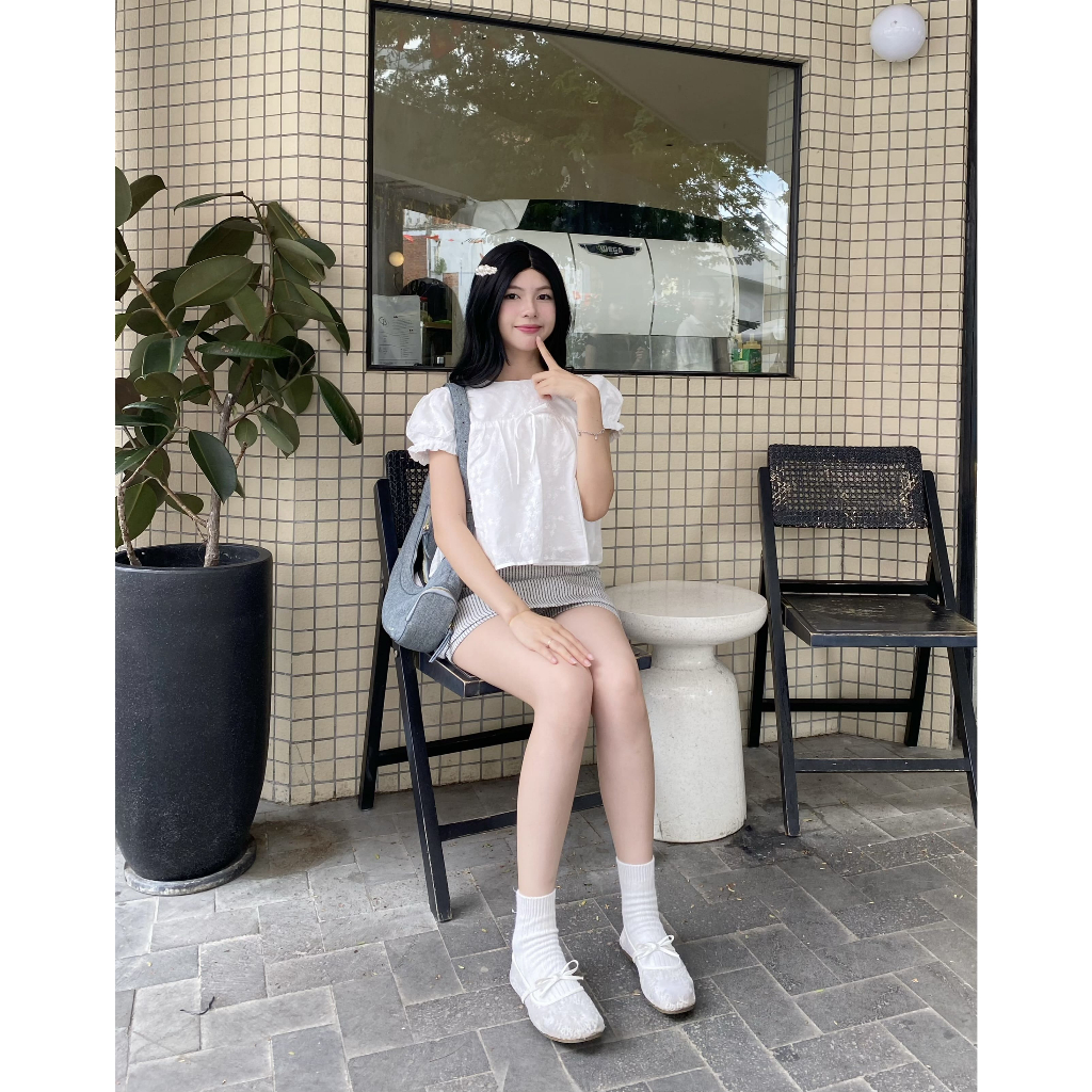 Áo babydoll chất thô ren thêu hoa dáng ngắn viền cổ thắt nơ Mochi | SHRIMP TOP | SECODEE
