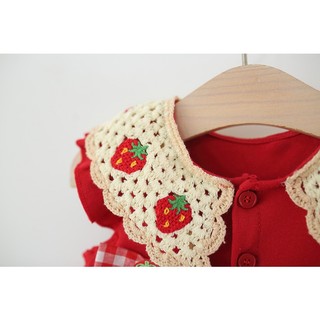 Váy thun cotton màu đỏ cổ len móc quả dâu cho bé gái tặng kèm túi cói D1169 Bí Ngô Nhỏ