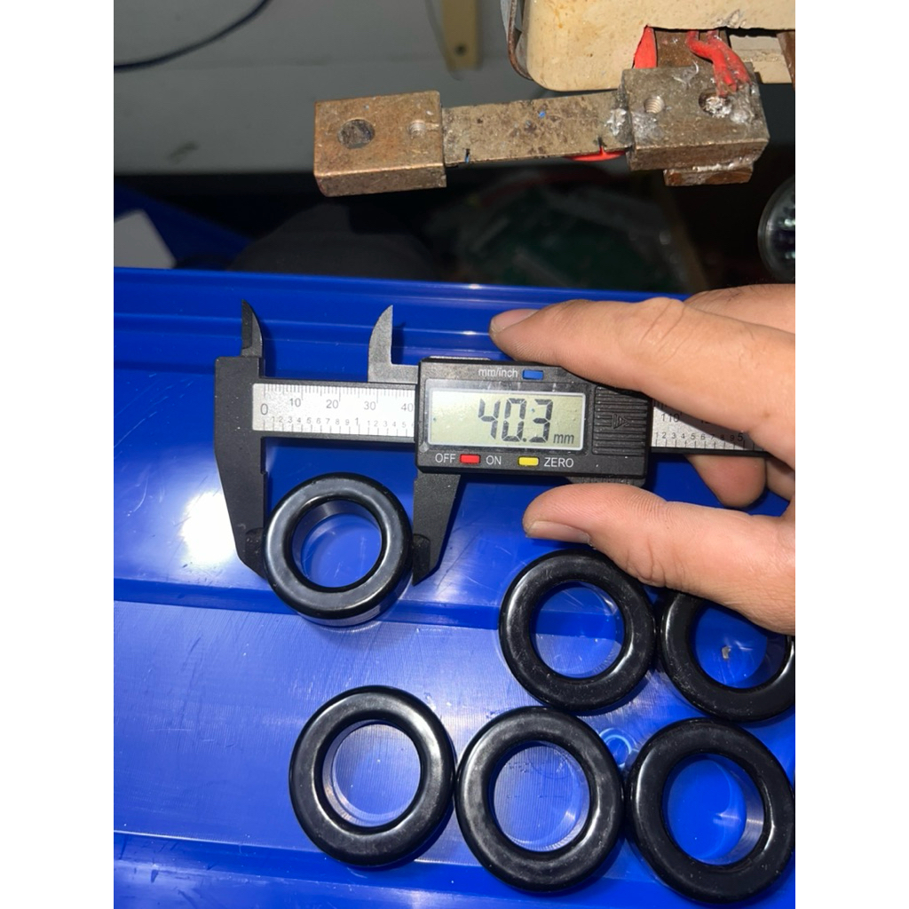 [ TPHCM ] Cuộn Lọc Xuyến Đen 40x23x14mm “Quấn Lọc Sóng Sine 1-3Kw”