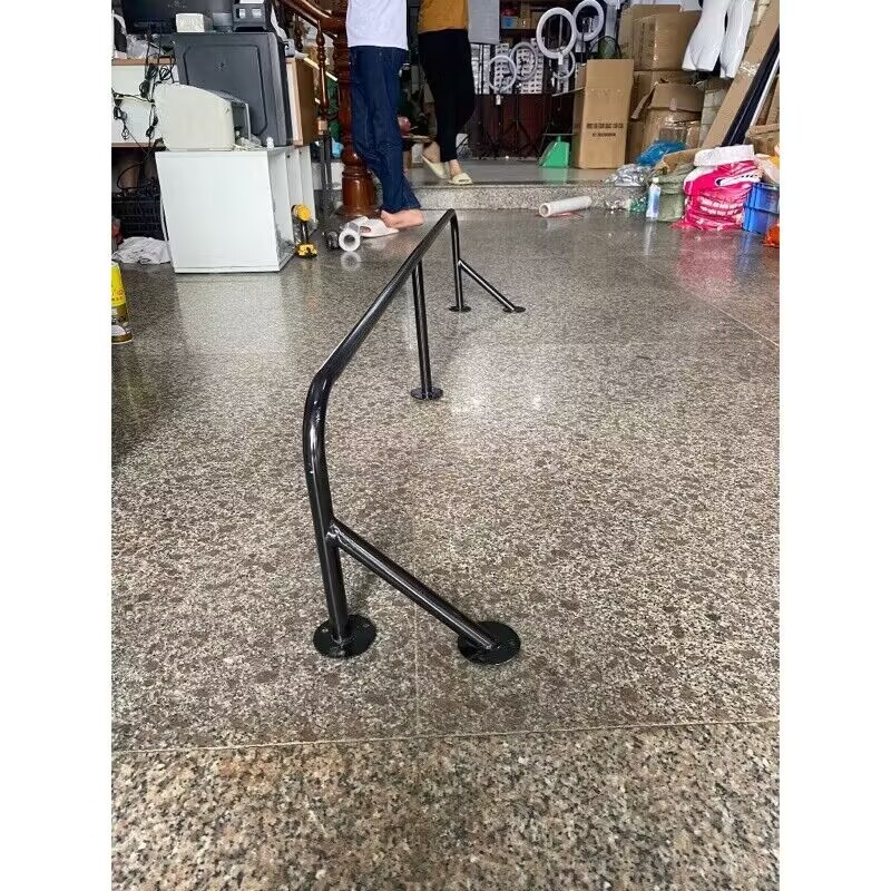 Giá treo quần áo gắn tường cửa hàng quần áo giá trưng bày quần áo gắn bên hông quần áo trẻ em trai và gái bằng sắt sơn