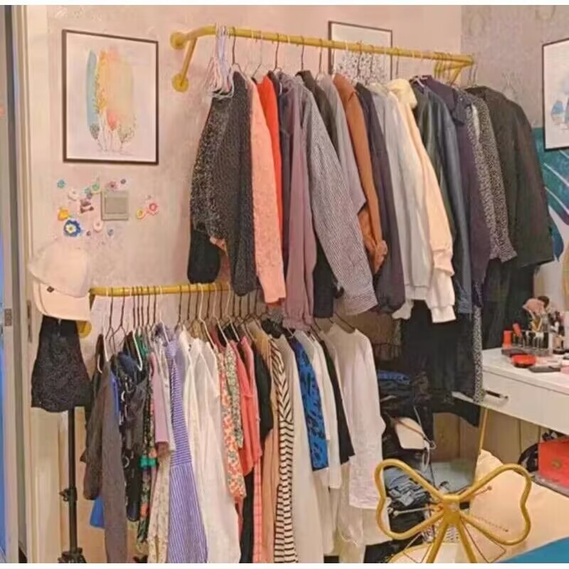 Giá treo quần áo gắn tường cửa hàng quần áo giá trưng bày quần áo gắn bên hông quần áo trẻ em trai và gái bằng sắt sơn