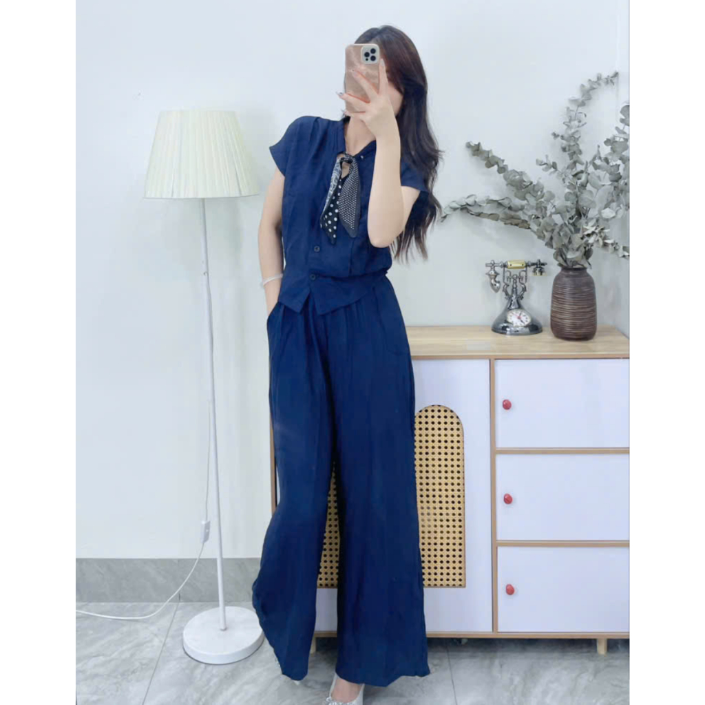 Set Bộ Áo Cộc Tay Cổ Tim Cúc Trước Quần Dài Có Lót Trẻ Trung Năng Động SET47
