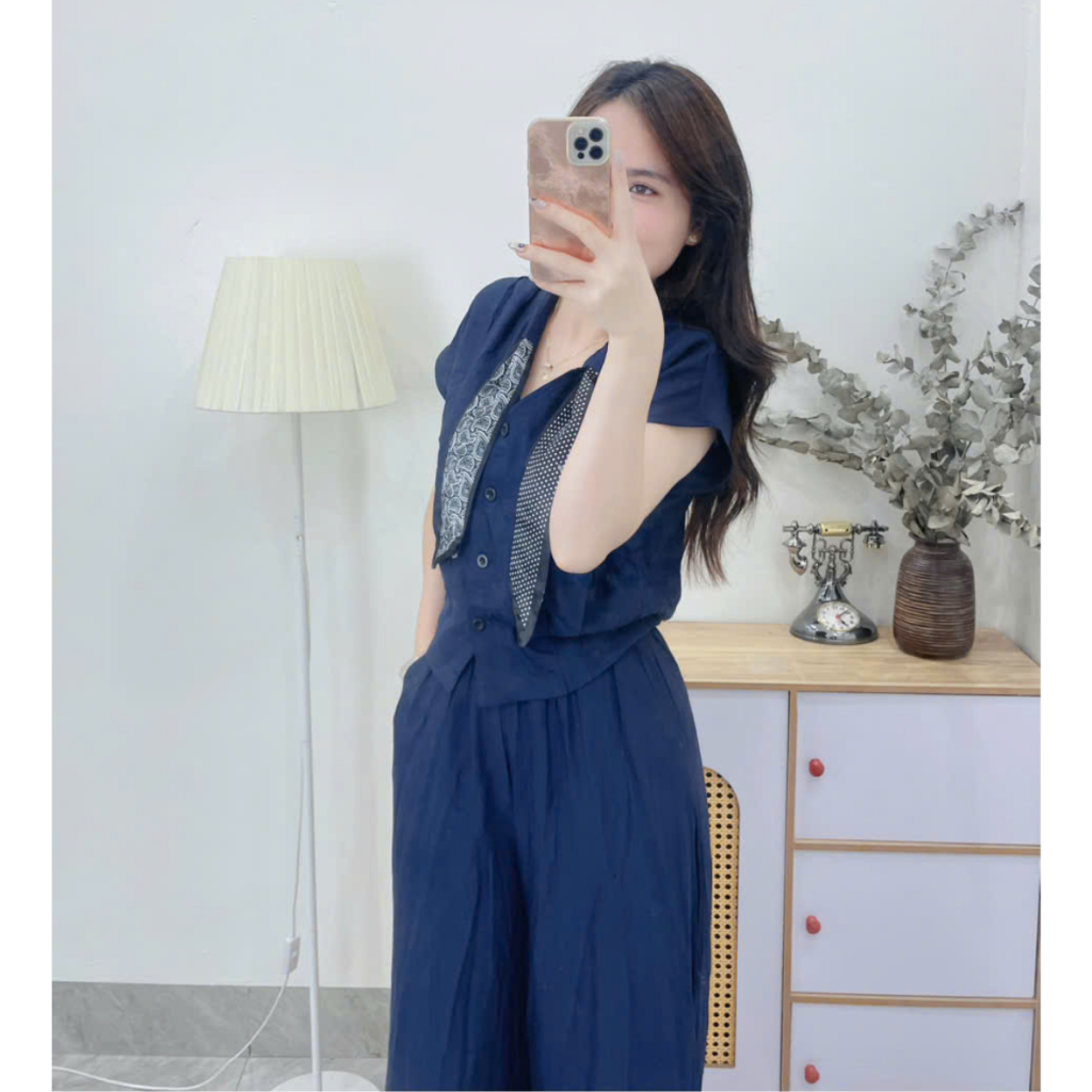 Set Bộ Áo Cộc Tay Cổ Tim Cúc Trước Quần Dài Có Lót Trẻ Trung Năng Động SET47