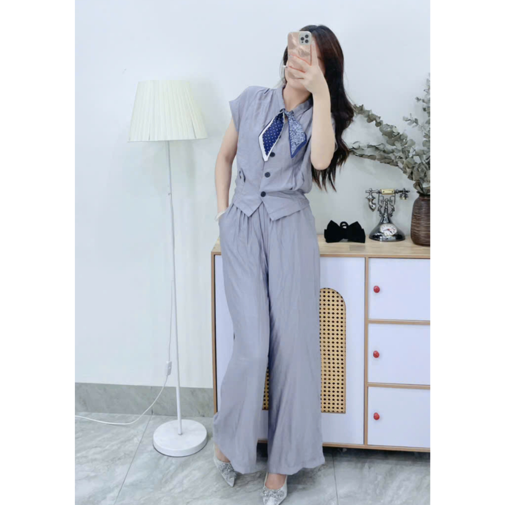 Set Bộ Áo Cộc Tay Cổ Tim Cúc Trước Quần Dài Có Lót Trẻ Trung Năng Động SET47