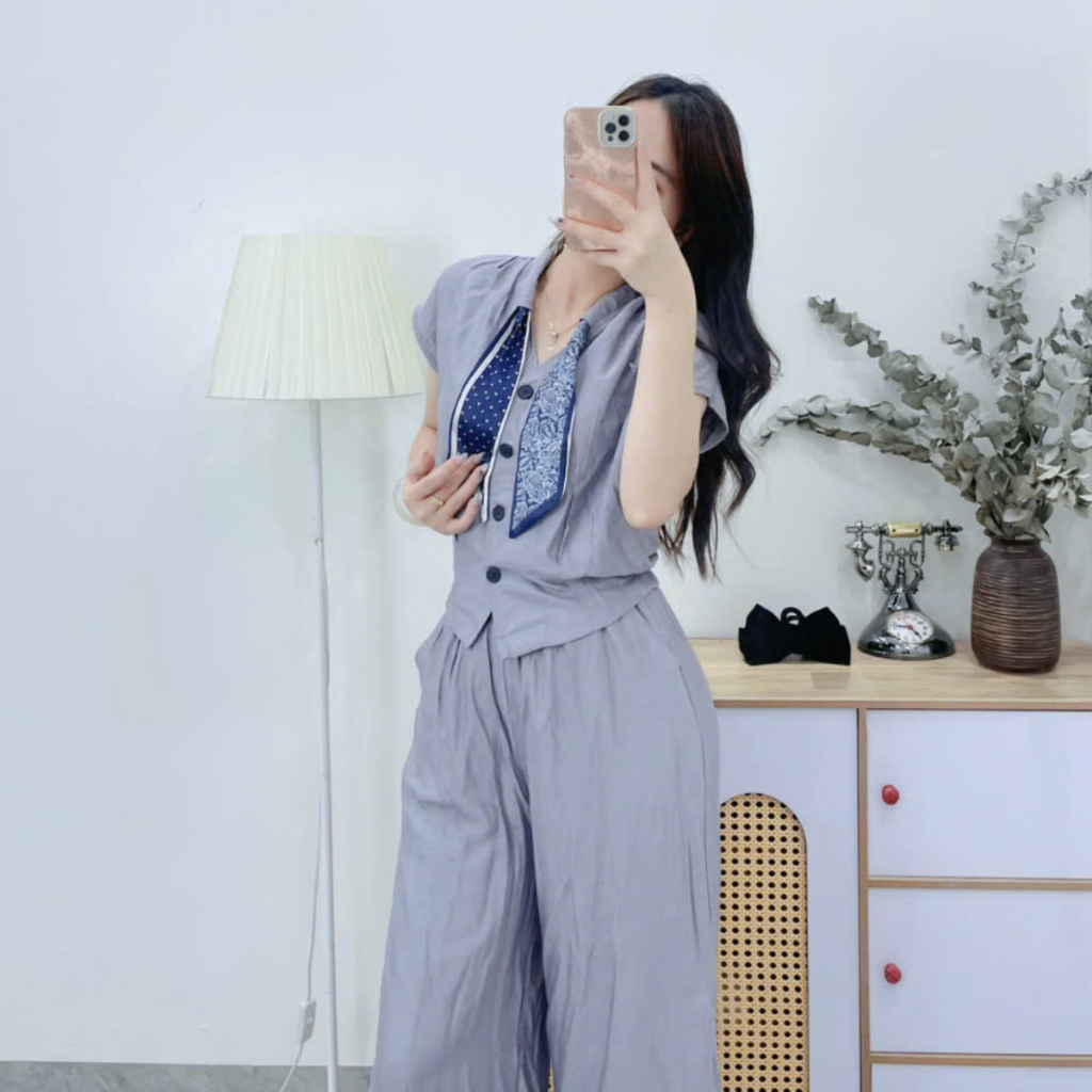 Set Bộ Áo Cộc Tay Cổ Tim Cúc Trước Quần Dài Có Lót Trẻ Trung Năng Động SET47
