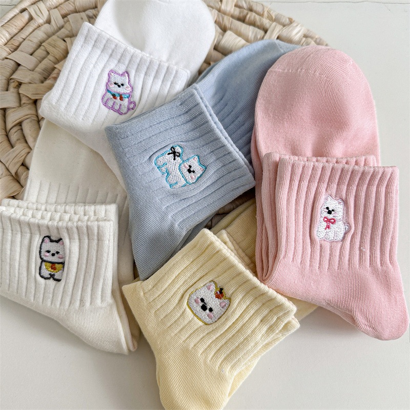 Vớ Tất Nữ cổ lửng chữ H phong cách thể thao, trẻ trung, năng động.