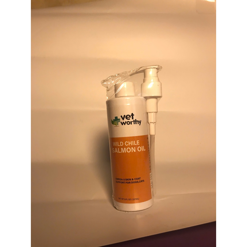 Dầu cá hồi vet worthy giúp lông da chó, mèo khỏe mạnh, nguyên seal hãng 250ml