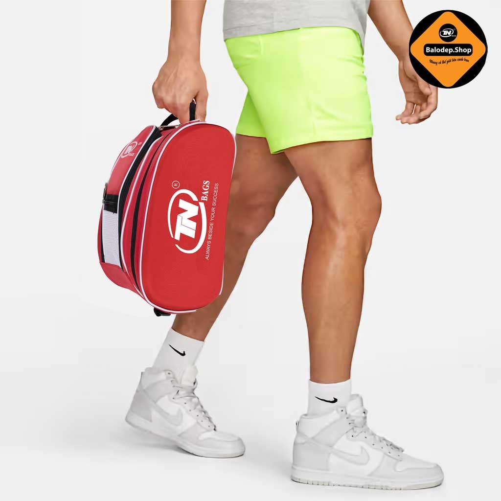 Túi Thể Thao Đựng Giày 2 Ngăn Chống Thấm TNBags TN.B 9002 Màu Đỏ Cao Cấp Cá Tính Tập Gym Đá Bóng!
