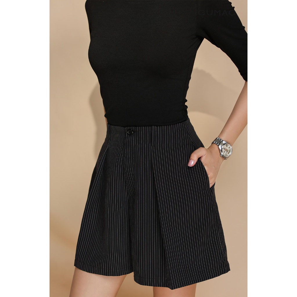 Quần Short Nữ GUMAC Lưng Liền Họa Tiết Sọc Chiết Ly Có Túi Chất Kaki Mềm Mịn Trẻ Trung SHF05018
