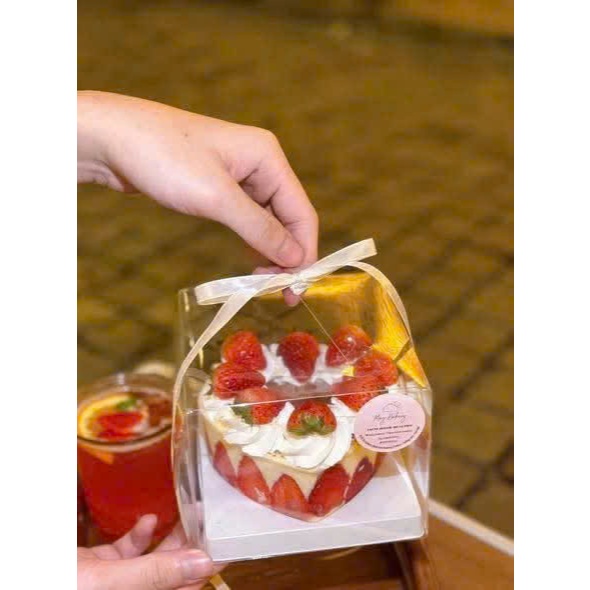Combo 10 Hộp Mica Trái Tim Có Quai Xách Đựng Bánh Kem, Bánh Mousse, Tiramisu, Panna Cotta 390ml