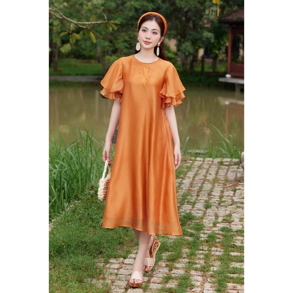 Đầm Nữ Dáng Suông GUMAC Cổ Tròn Tay Ngắn Xòe Lượn Họa Tiết Thêu Hoa Cách Điệu Nhẹ Nhàng QPE11042