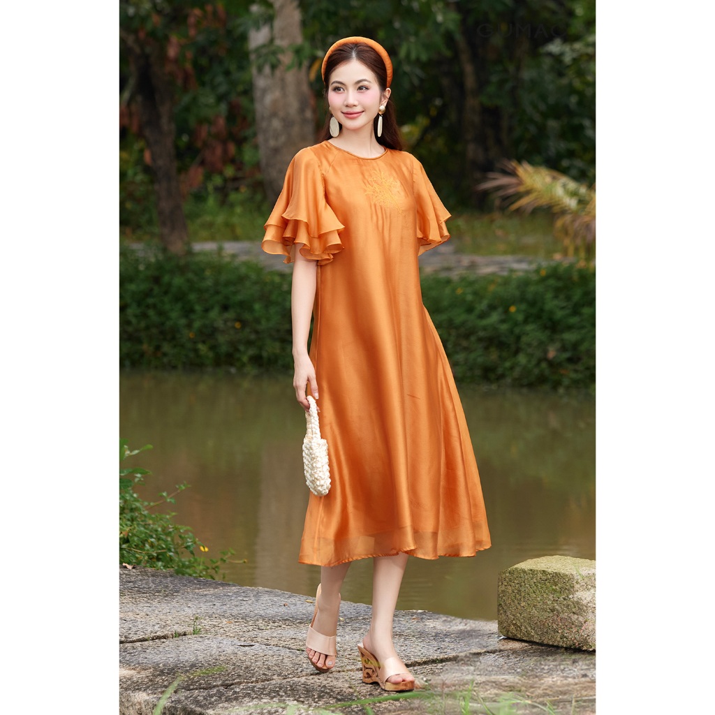 Đầm Nữ Dáng Suông GUMAC Cổ Tròn Tay Ngắn Xòe Lượn Họa Tiết Thêu Hoa Cách Điệu Nhẹ Nhàng QPE11042