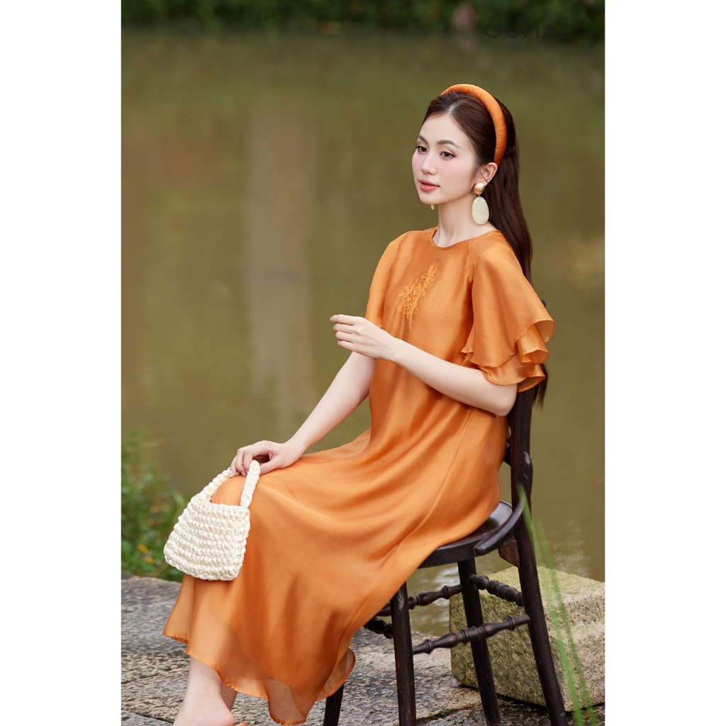 Đầm Nữ Dáng Suông GUMAC Cổ Tròn Tay Ngắn Xòe Lượn Họa Tiết Thêu Hoa Cách Điệu Nhẹ Nhàng QPE11042