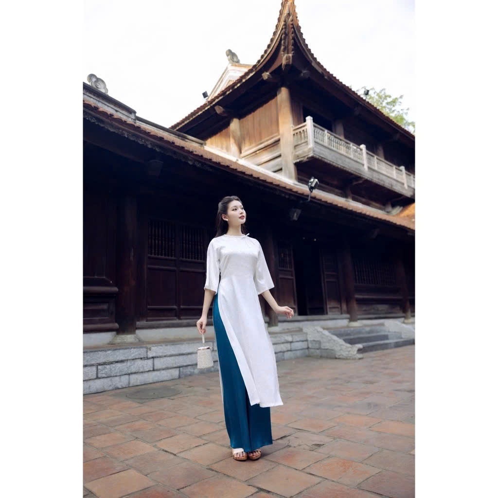 Áo Dài Tết 2026 Màu Hot trend Chất Gấm Sang Chảnh Dáng Suông Phong Cách Cô Ba Sài Gòn Hiện Đại Trẻ Trung Sang TrọngT14