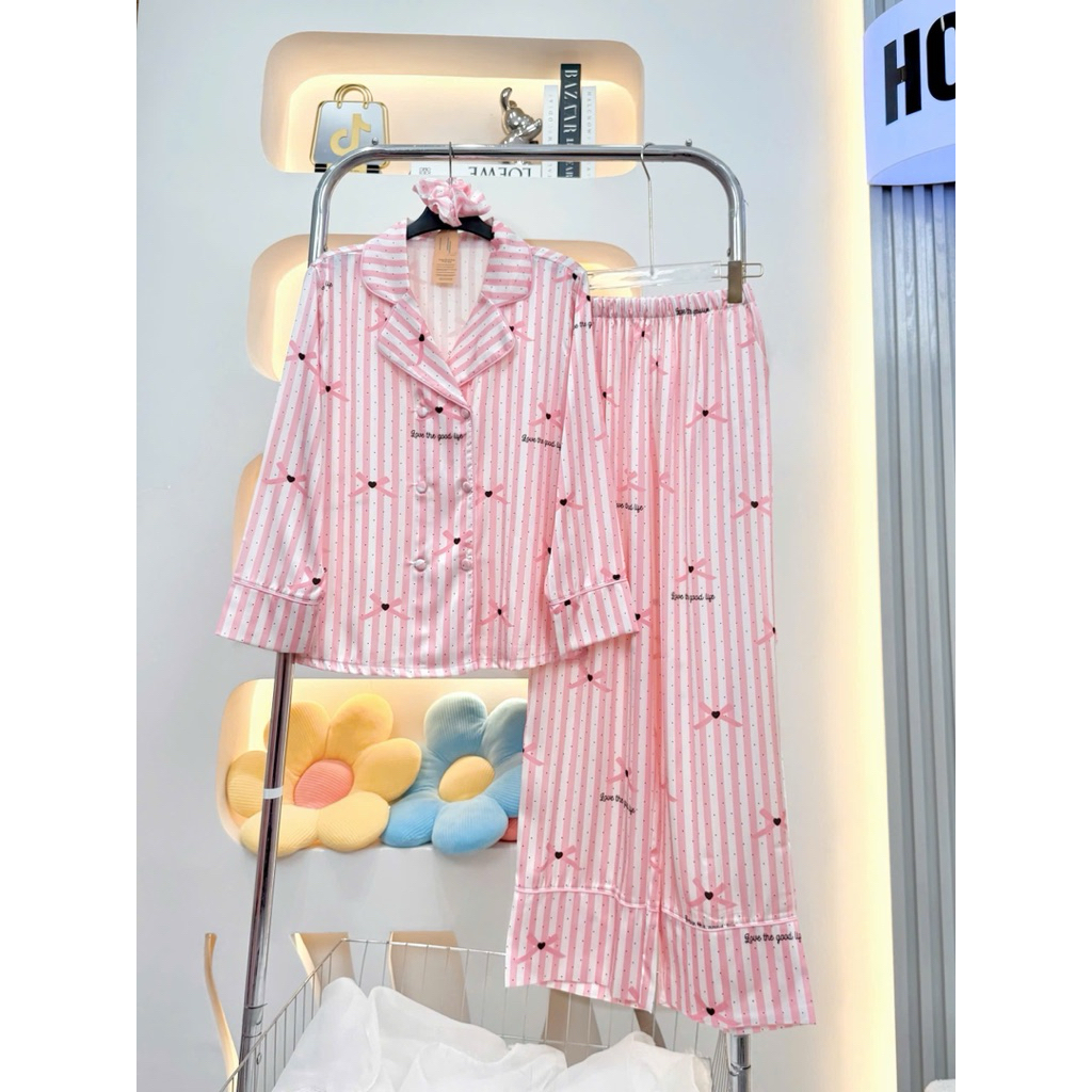 ( Có kèm cột tóc )Lụa Không Nhăn Cao Cấp Cổ Vest Sang Chảnh 40-58kg