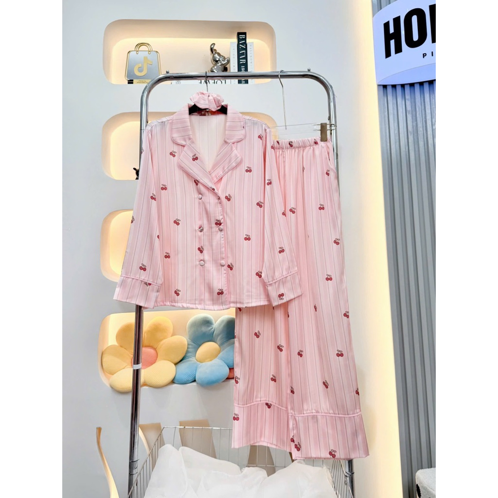 ( Có kèm cột tóc )Lụa Không Nhăn Cao Cấp Cổ Vest Sang Chảnh 40-58kg