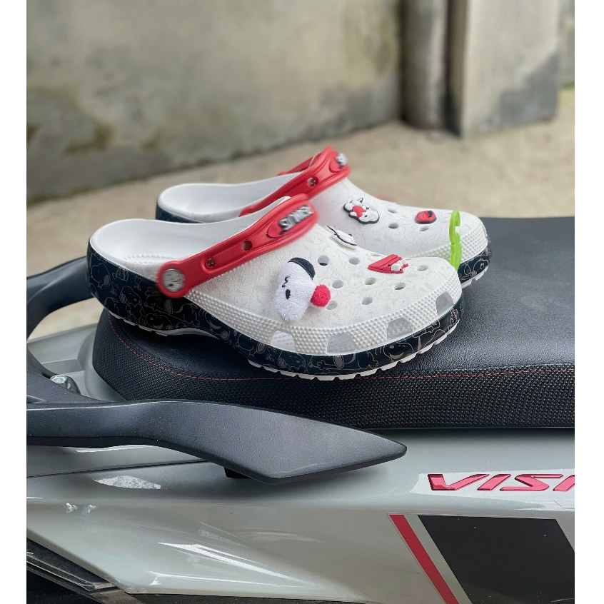 Dép Sục Classic Hoạ Tiết Peanuts Clog Classic