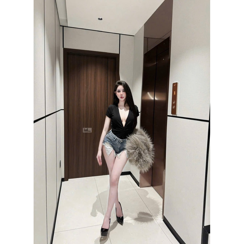 Áo bodysuit rúm ngực cổ V khoét sâu sexy mlem lắm luôn