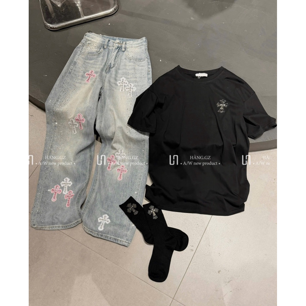 Set áo phông kèm tất quần jeans chrome hearts đính đá