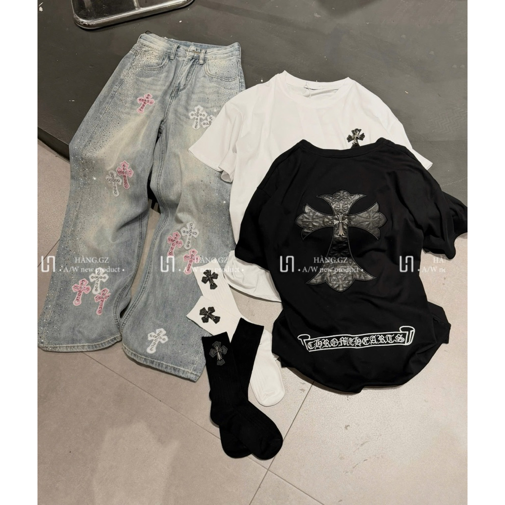 Set áo phông kèm tất quần jeans chrome hearts đính đá