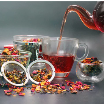 Tịch hoa trà 200 gr, gồm hoa hồng hoa cúc hoa đạu biếc hoa dâm bụt mướp đắng cỏ ngọt táo đỏ.sáng mắt ngủ ngon