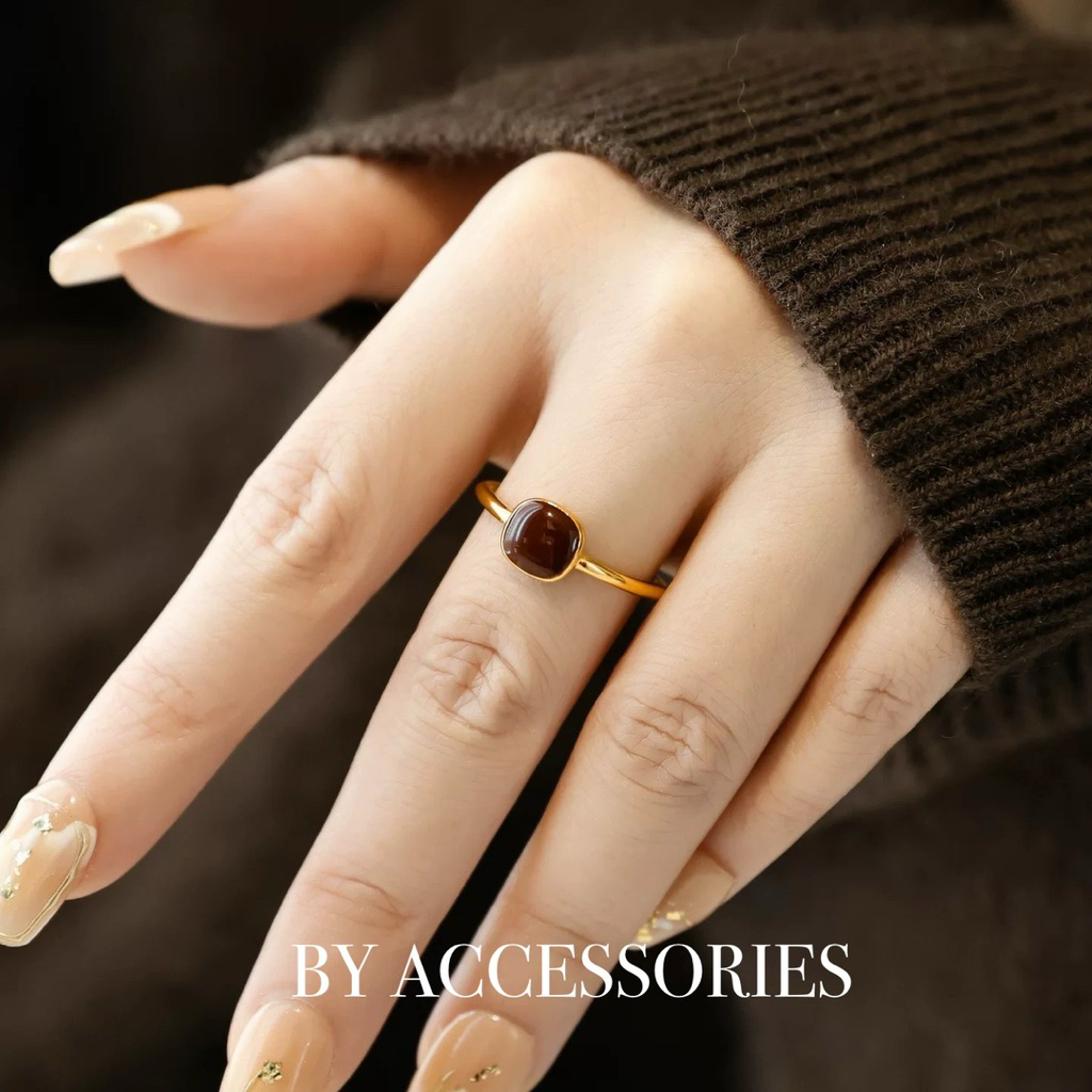 Nhẫn nữ titan mặt vuông tráng men màu đỏ tía mạ vàng 18K cao cấp không gỉ WR2623 BY ACCESSORIES