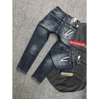 Quần Jean Nam dáng côn đứng Wash Nhẹ Phối Túi Sau Hoạ Tiết Monogram – Jean Co Giãn Form Trẻ Trung