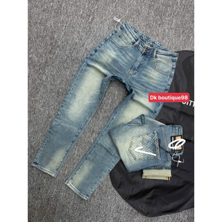Quần Jean Nam dáng côn đứng cực đẹp Wash Nhẹ Phối Túi Sau Hoạ Tiết Monogram – Jean Co Giãn Form Trẻ Trung