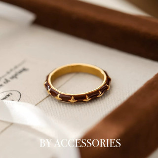 Nhẫn nữ titan tròn tráng men đỏ chạm nổi hoạ tiết ngôi sao mạ vàng 18K cao cấp không gỉ WR2624 BY ACCESSORIES
