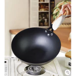 [ Happiness] Chảo gang nhẹ size 24cm tay cầm gỗ, thiết kế đáy xoáy cao tần tích tụ năng bản cao cấp, chống dính tự nhiên — ảnh 4