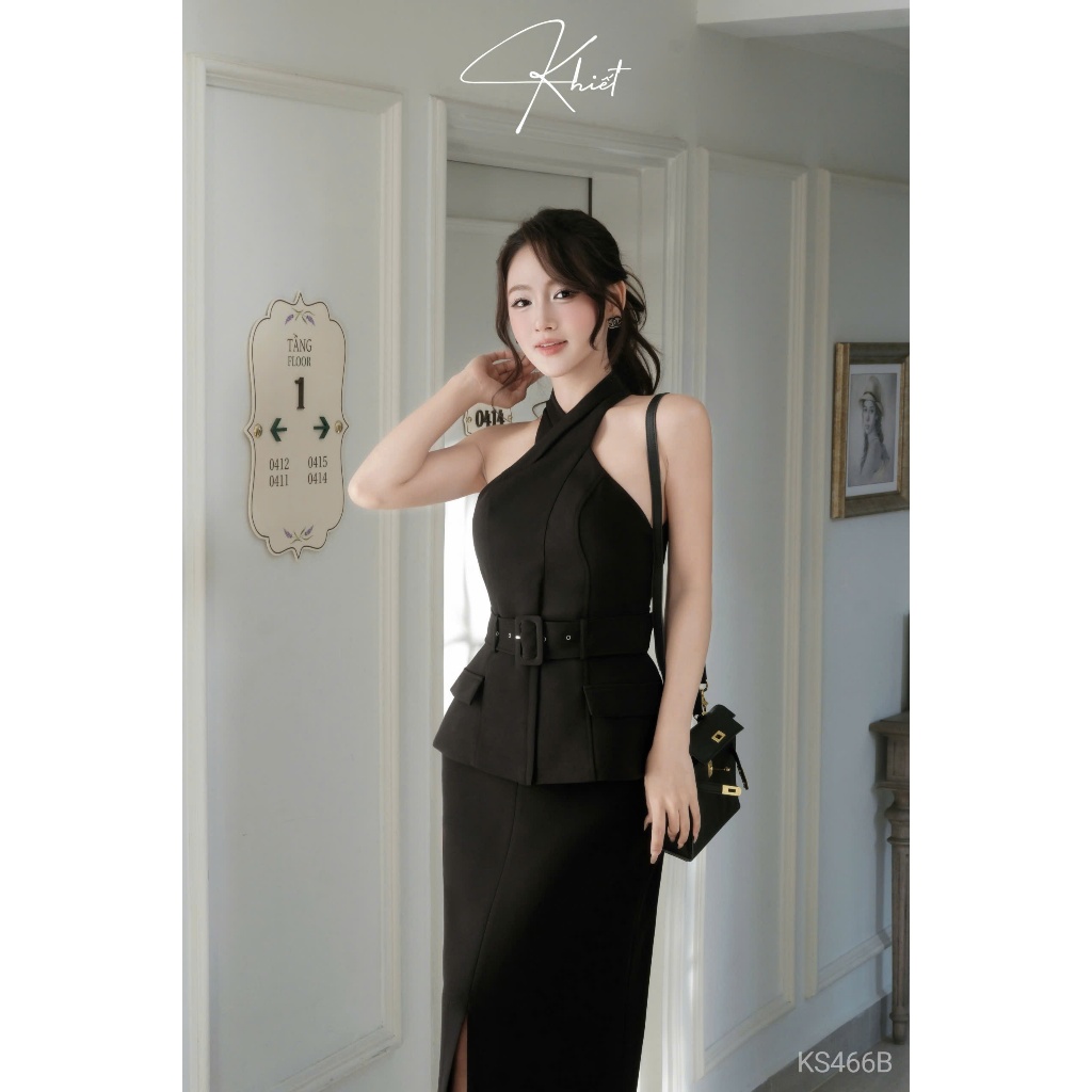 Set áo cổ yếm Khiết phối chân váy dài tone đen phong cách hiện đại KS466B