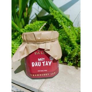 Mứt dâu tây kèm trái chua ngọt